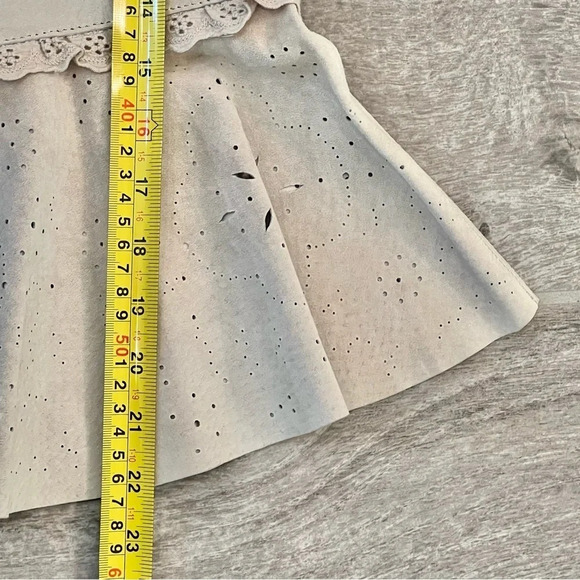 Anthropologie June Women’s Suede Mini Skirt Ruffle Trim Size 6 Cream - Picture 9 of 10